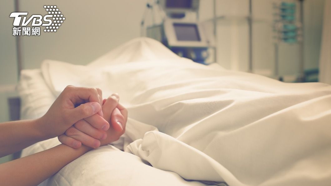 人類死亡時,眼睛沒有閉上屬於正常現象,不必太過糾結。(示意圖,非當事人/shutterstock達志影像)