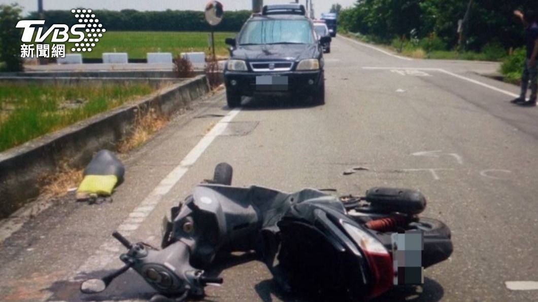 上班途中遇難！汽、機車路口相撞　騎士噴飛撞電桿墜田亡