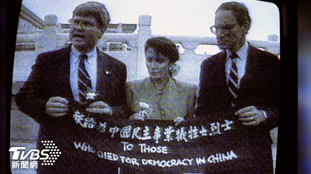 裴洛西於1991年造訪天安門。(圖/達志影像美聯社)