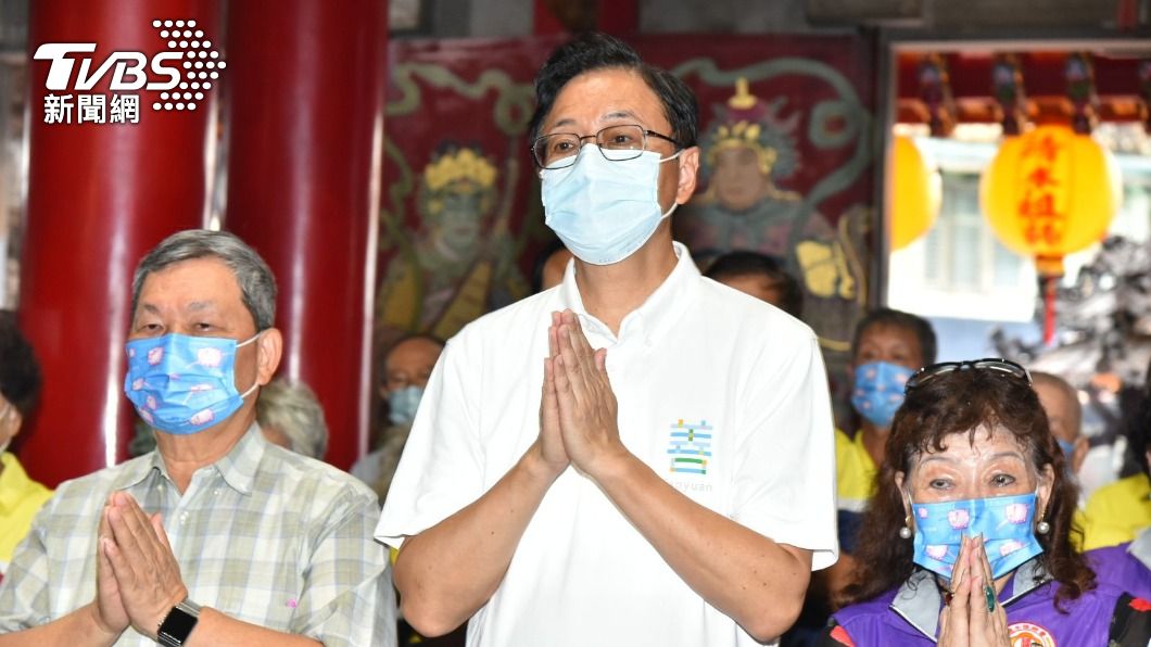 張善政選在廟宇公布主視覺,希望心想事成。(圖/張善政競選辦公室提供)