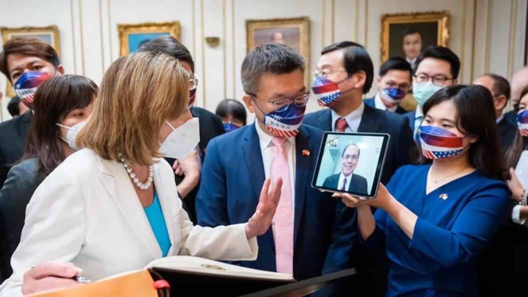 裴洛西到立法院 游錫堃確診靠這樣視訊致意