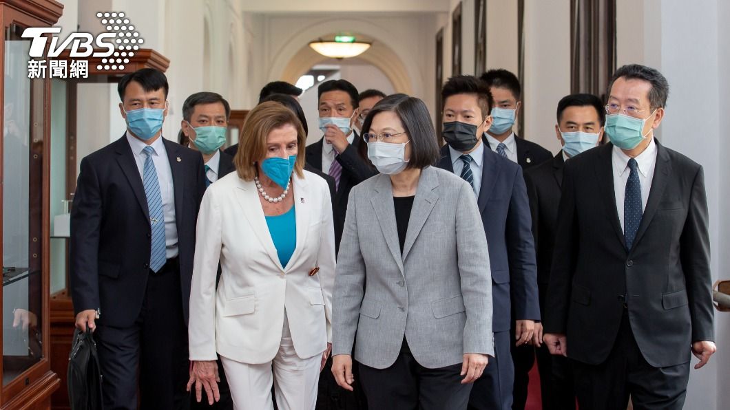 總統蔡英文上午在總統府會晤美國眾議院議長裴洛西。(圖/總統府提供)
