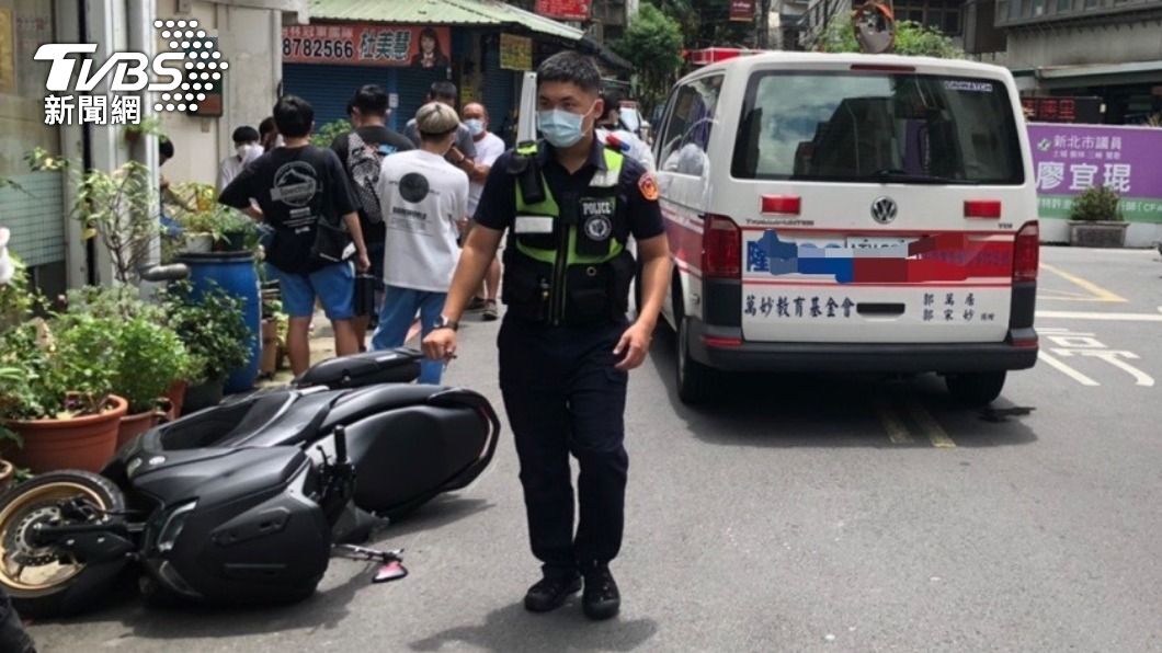 警消趕抵現場處理。(圖/TVBS)
