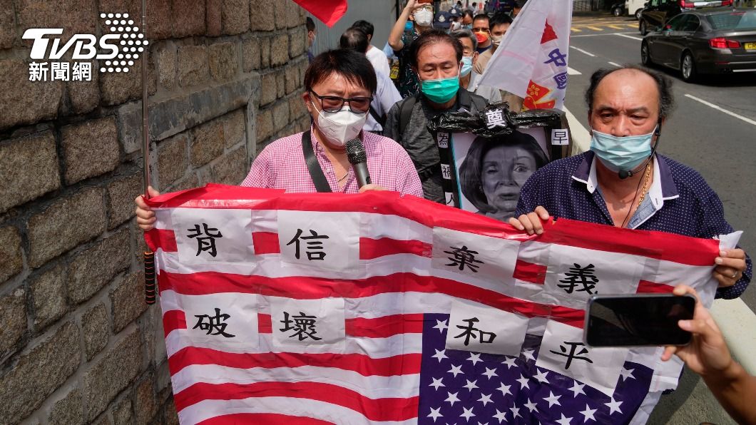 香港街頭出現反裴洛西的示威抗議。(圖/達志影像美聯社)