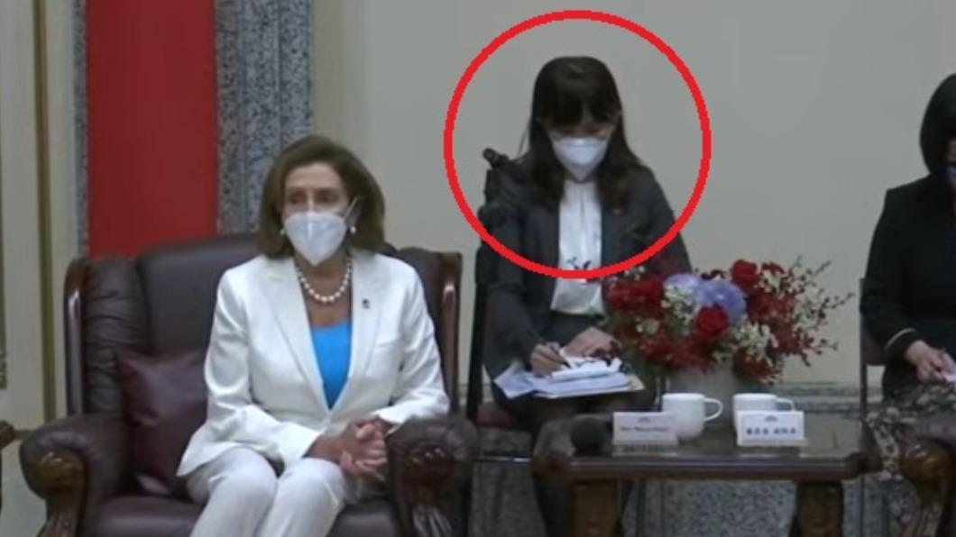 頻打斷裴洛西講話!口譯妹遭轟「丟臉到國外」 真實身分曝