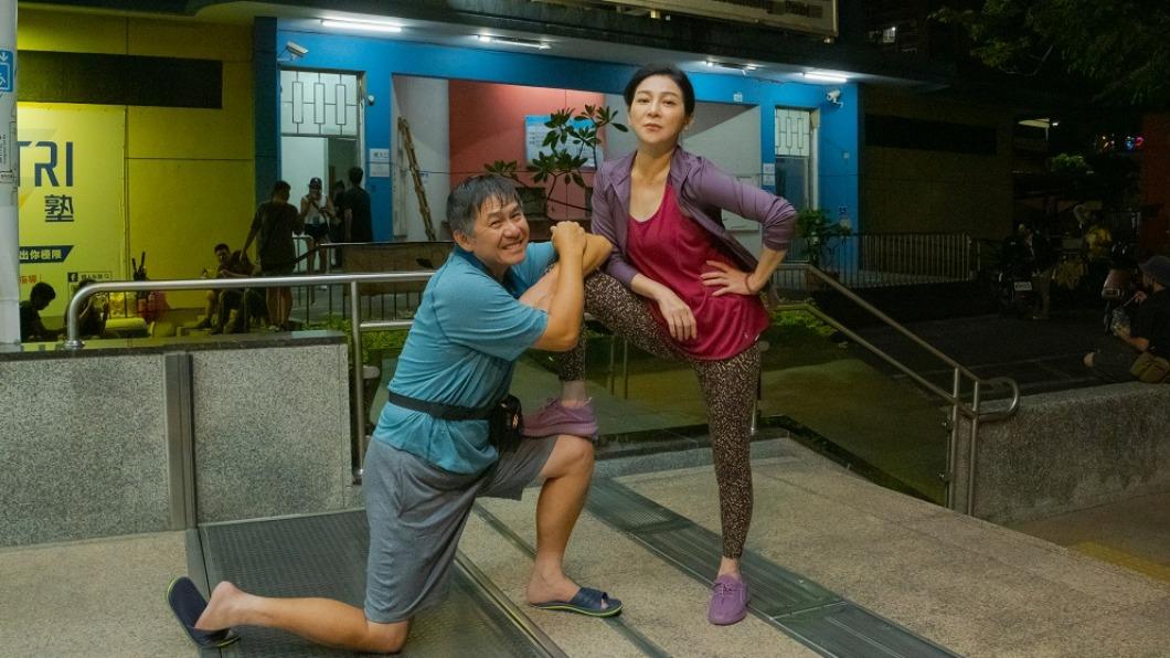 王彩樺泳裝太撩人 中年男下半身不受控竟「起反應」