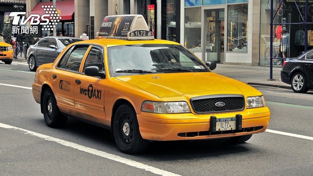 姊妹倆被發現陳屍在一輛計程車內一共身中11槍。(示意圖/shutterstock達志影像)