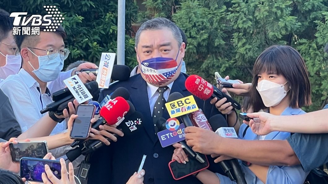 大陸民運人士吾爾開希等人今(3)日前往景美人權園區與美國眾議院議長裴洛西討論人權議題。(圖/TVBS)