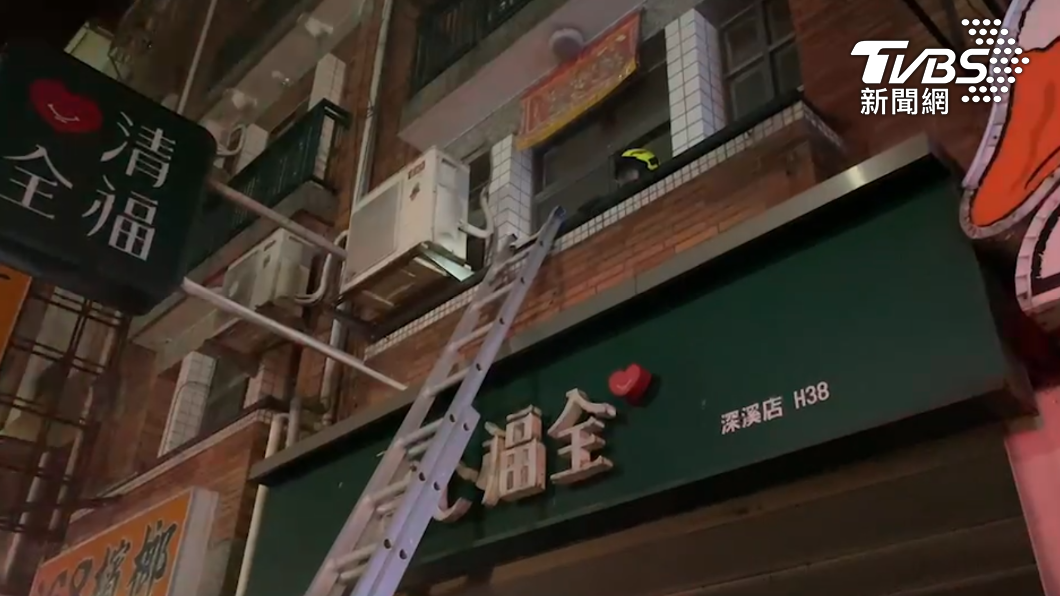 基隆深夜火警!連鎖手搖飲突竄火濃煙 頂樓救出5住戶