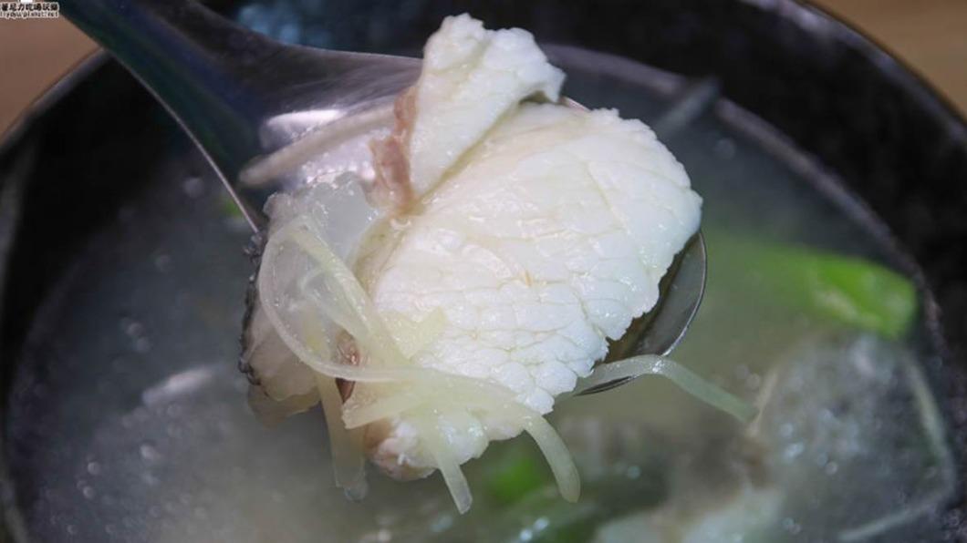 「鮮魚湯」湯頭不僅有龍膽石斑的魚鮮味，還有蛤蜊的甜味。（圖／跟著尼力吃喝玩樂提供）