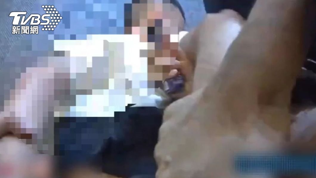少年嗆警後，遭噴灑辣椒水壓制，保護管束。（圖／TVBS）