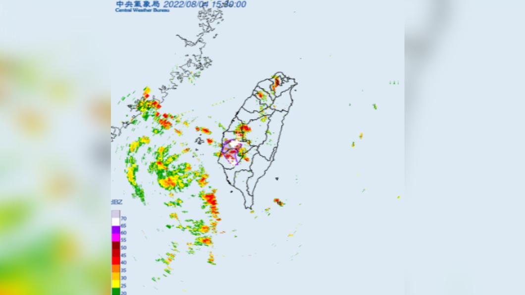 氣象局今日15時56分發布大雷雨即時訊息。(圖/中央氣象局)