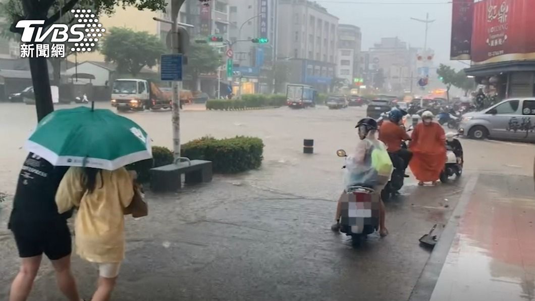 午後雷神襲半個台灣!12縣市大雨特報 防雷擊、強陣風