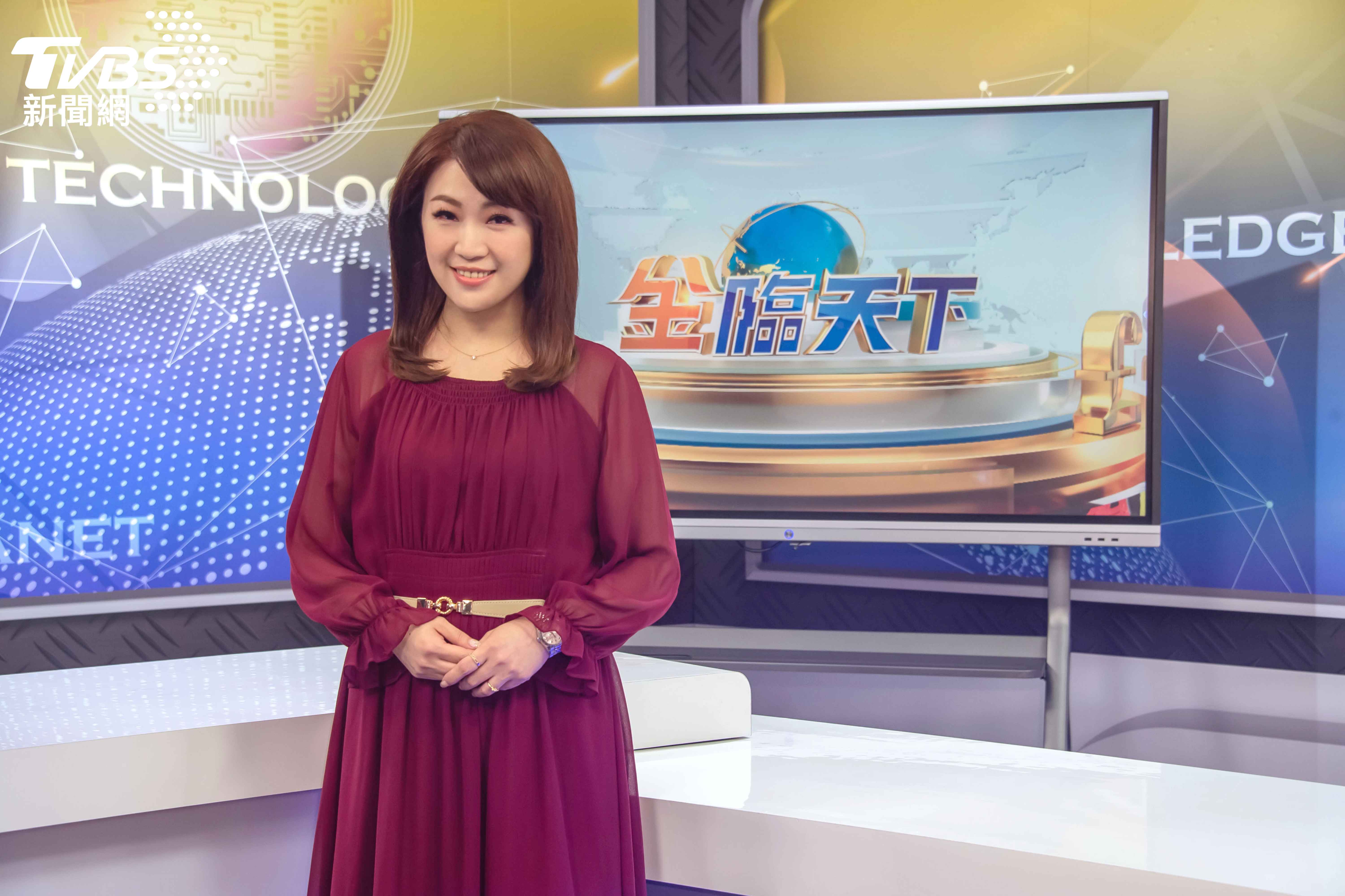 《金臨天下》主持人黃斐瑜分享年輕聽明牌,結果慘賠一桶金的故事。(圖_TVBS提供)