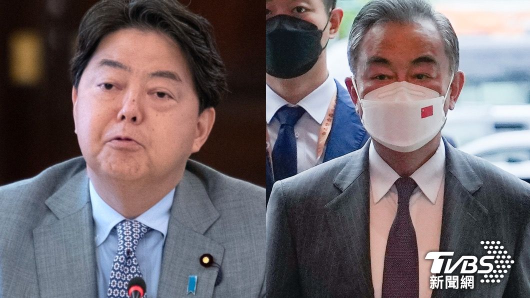 日本外務大臣林芳正(左)與中國外長王毅(右)。(圖/達志影像美聯社)