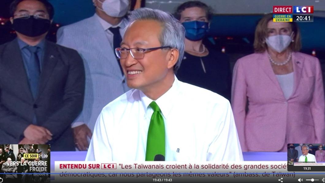 吳志中先前在法國節目中談及兩岸議題。(圖/翻攝自以身嗜法。法國迷航的瞬間臉書)
