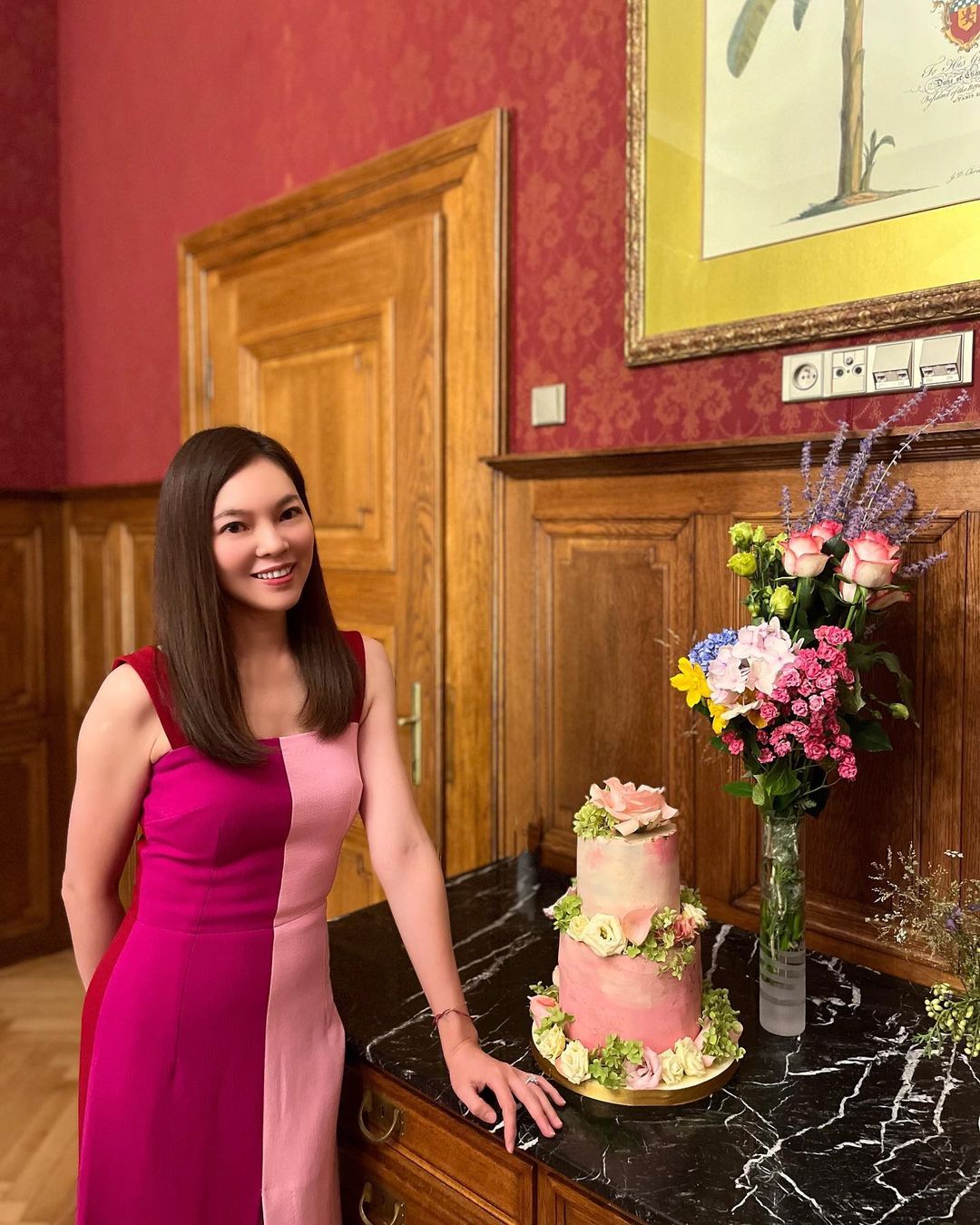 曾馨瑩和郭台銘上月27日在捷克古堡慶祝結婚14週年紀念。（圖／翻攝自曾馨瑩IG）