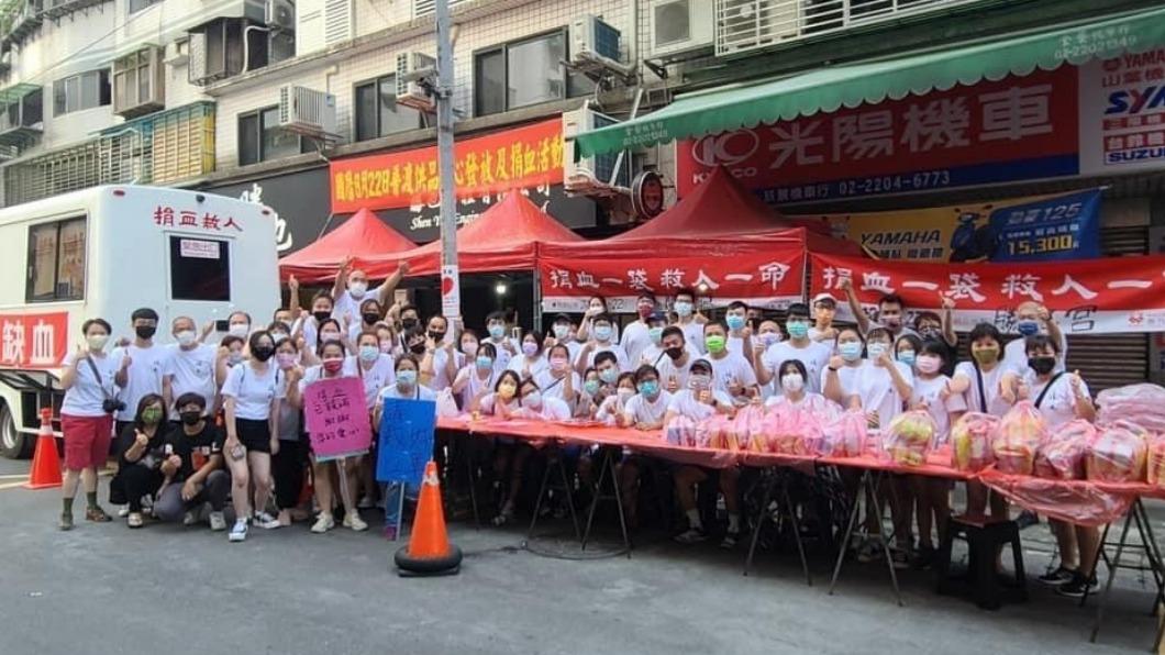 每年中元節前後,勝也宮都會舉辦愛心物資捐贈活動幫助弱勢,圖為去年盛況。(圖/民眾提供)