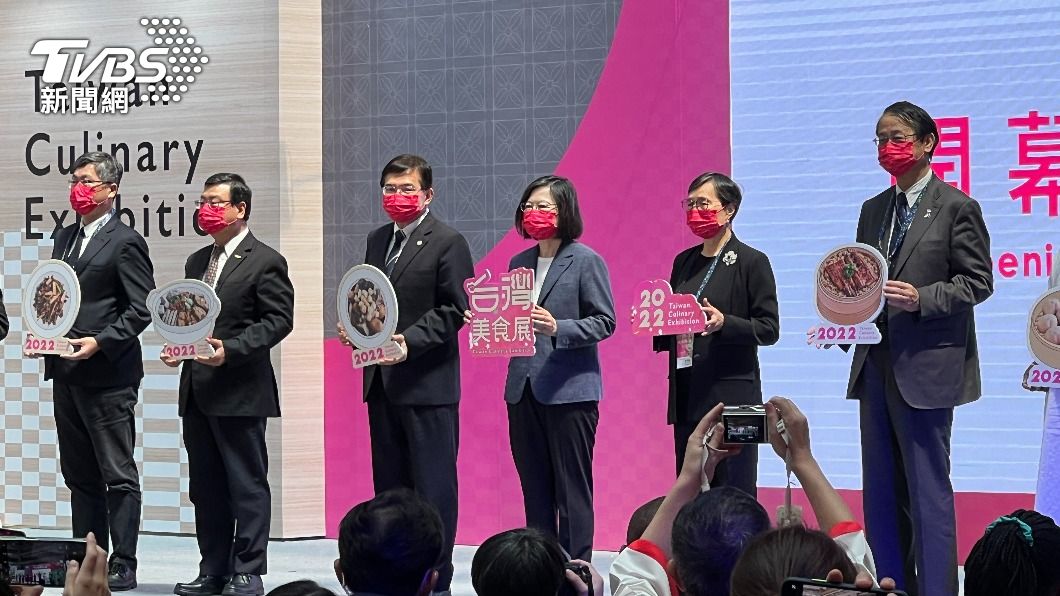 總統蔡英文、交通部長王國材出席美食展開幕典禮。(圖/葉韋辰攝)