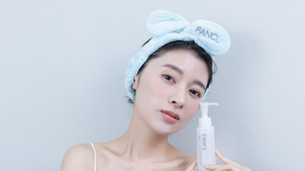 鎖定口罩肌「卸妝油」升級　彩粧推牛奶粉底抗暑