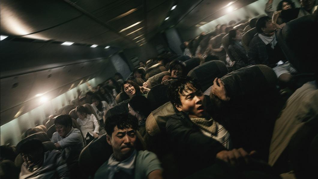 《緊急迫降》韓客機2萬英尺高空陷危機　乘客命懸一線影響世界命運