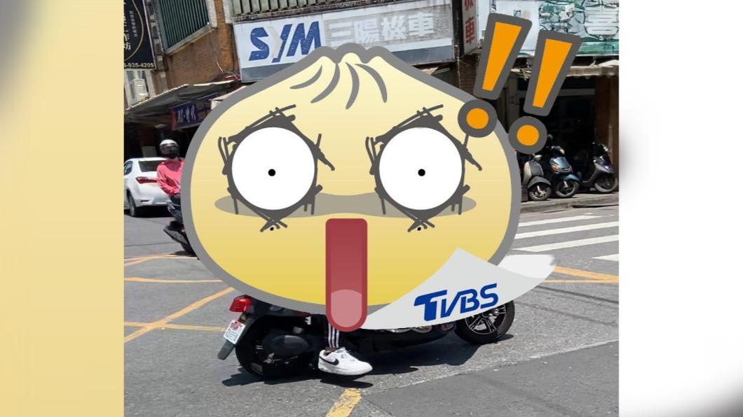 4男共騎電動車「1人掛車頭」 全場傻眼酸:友情堅毅