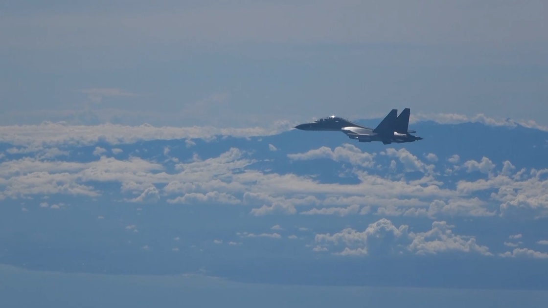 解放軍曬出戰機來台周邊軍演畫面。(圖/翻攝自新華社)