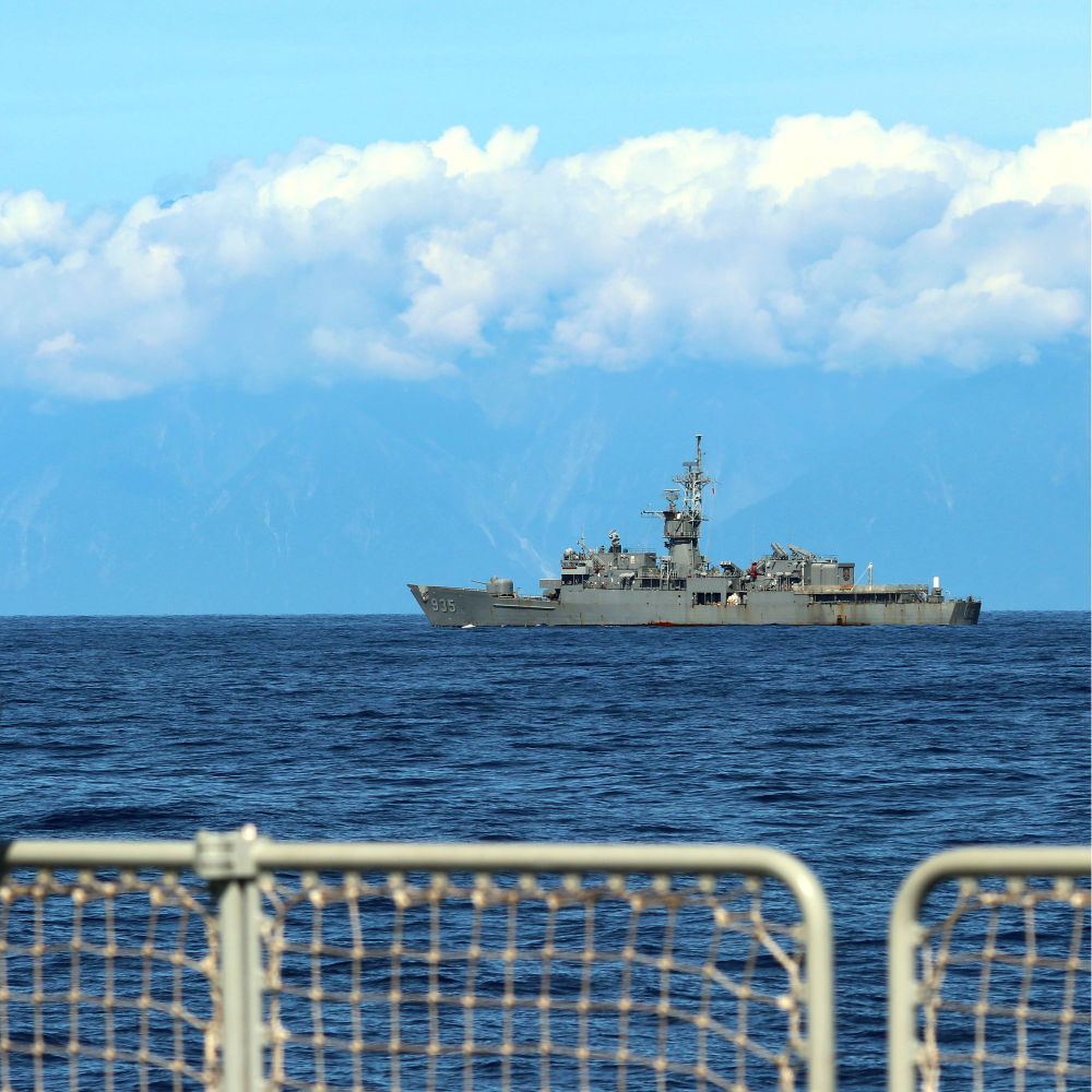官煤直言,已拍攝到的「台艦近景」。(圖/翻攝自新華社)