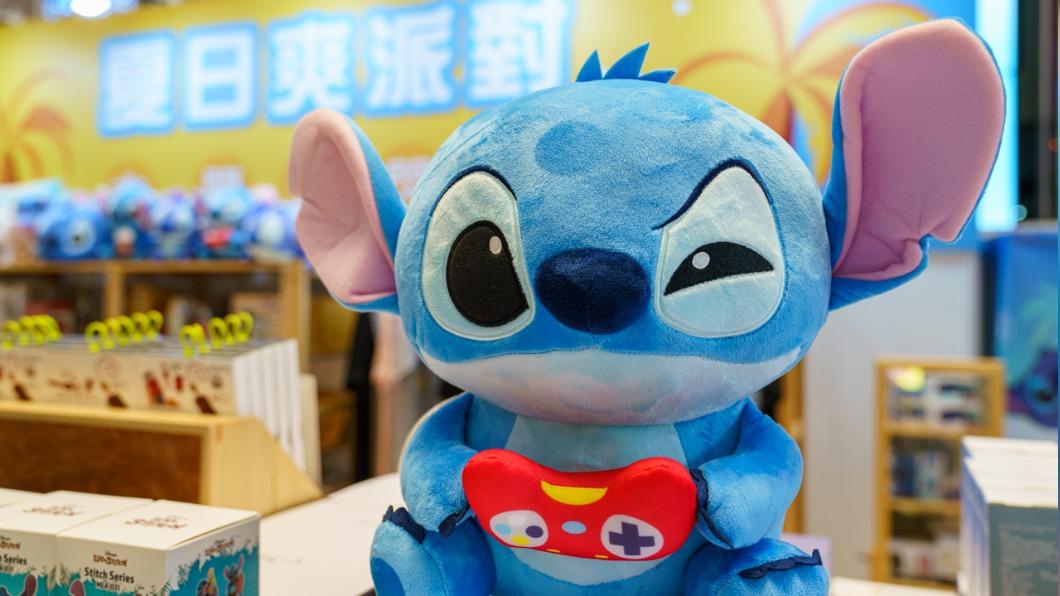 迪士尼夏日快閃店以唐老鴨及史迪奇作為快閃店主角。(圖/業者提供)