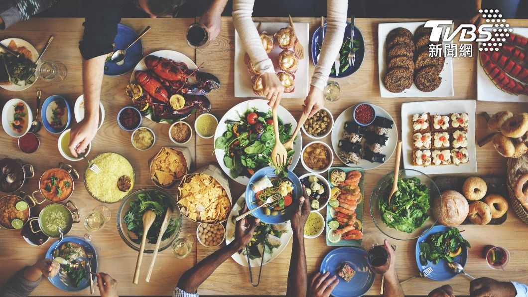 餐桌禮儀相當重要。（示意圖／shutterstock達志影像）