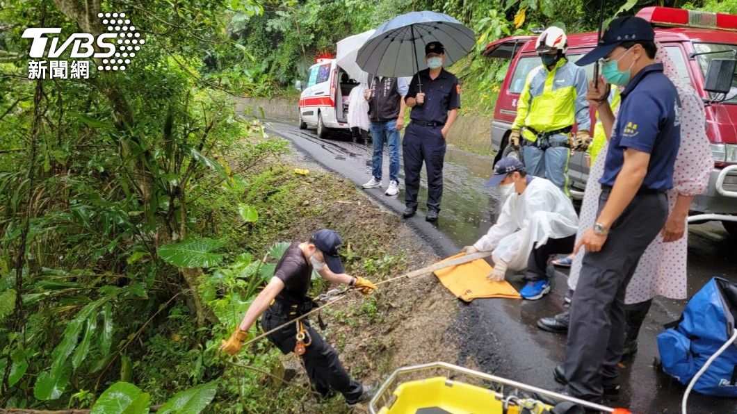 嘉義大埔嚴重車禍!休旅車翻落20米邊坡 釀2死2輕傷