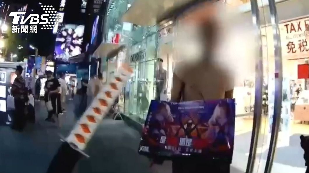 臭豆腐變少了!莽男懷疑友偷吃 氣炸持「胡蝶忍」刀揮舞
