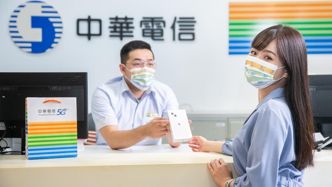 中華電信推出「炫父豪禮贈」行動優惠活動。(圖/中華電信提供)