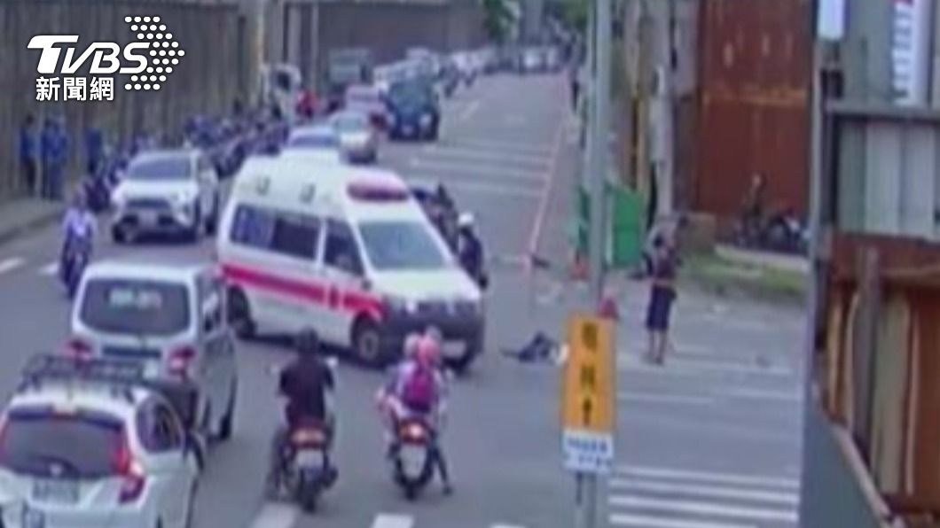 救護車趕抵現場。(圖/TVBS)