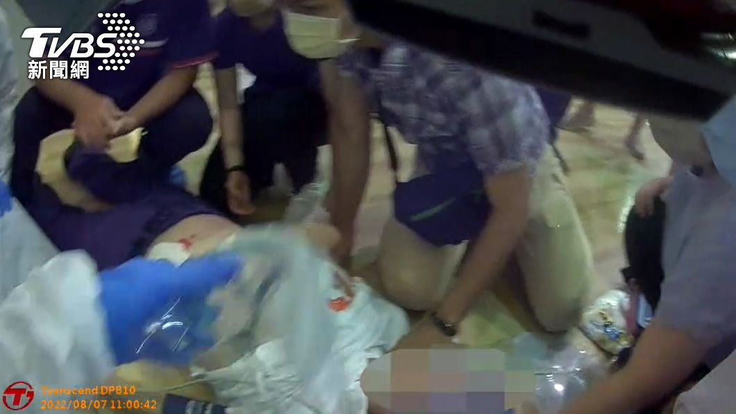 教友做禮拜突心肌梗塞昏迷 休假警消鬼門關前救人