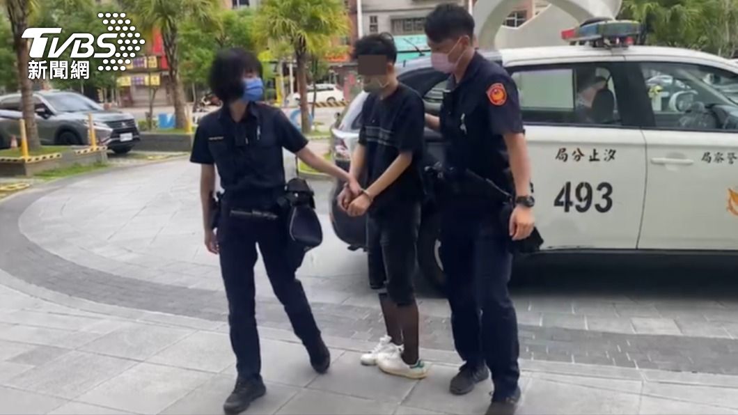 涉嫌偷車的沈女被警方移送法辦。(圖/TVBS)