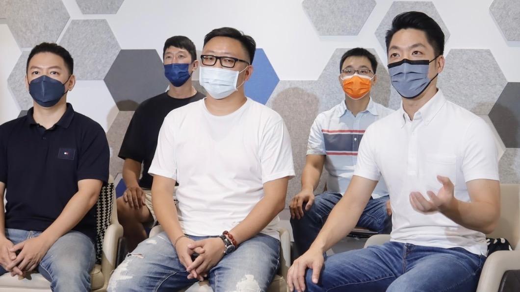 國民黨台北市長參選人蔣萬安(右)。(圖/蔣萬安提供)