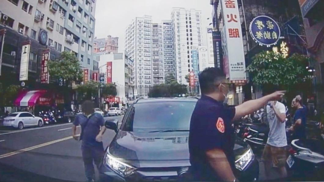 父親節前夕 南警助孕婦開道 7分鐘到院平安產子