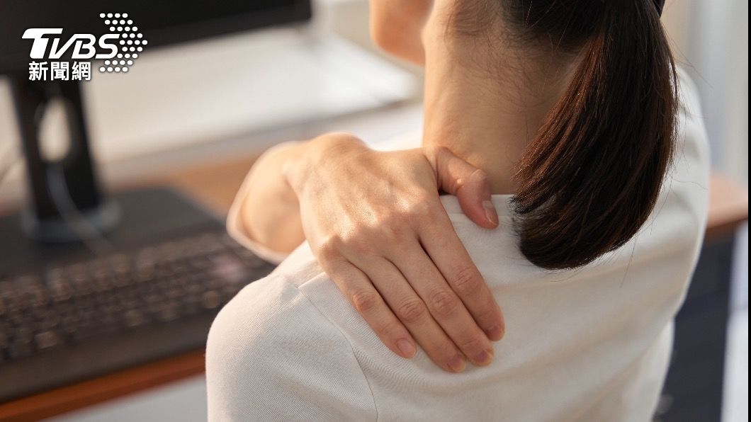 「鈣化性肌腱炎」久了，也有可能轉為五十肩！（示意圖／shutterstock達志影像）