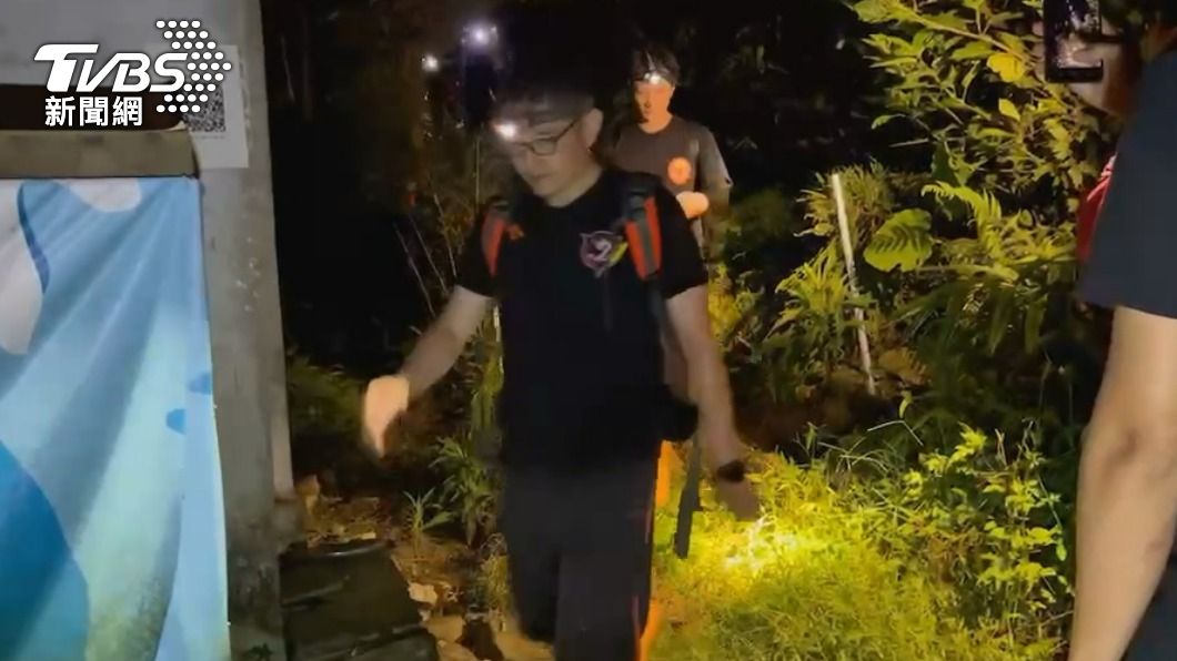 搜救人員晚間找到劉姓男子後返隊。(圖/TVBS)