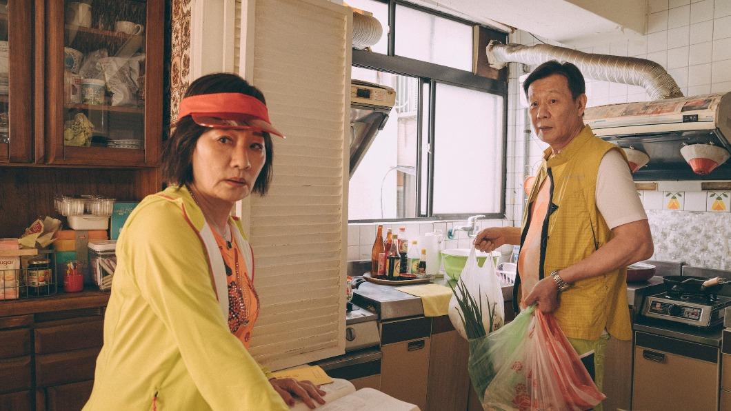 比莉盼寇世勳出演澳洲阿伯，寇世勳搞笑鬥嘴。（圖／Netflix提供）