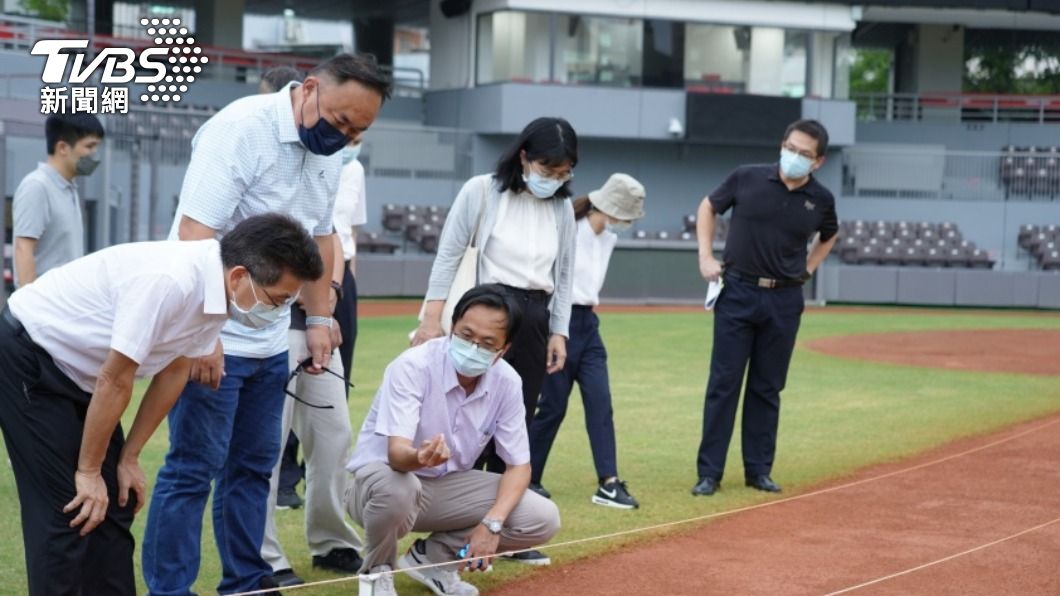 新竹棒球場遭批「驗收未完拚開幕」 市府:不排除提告