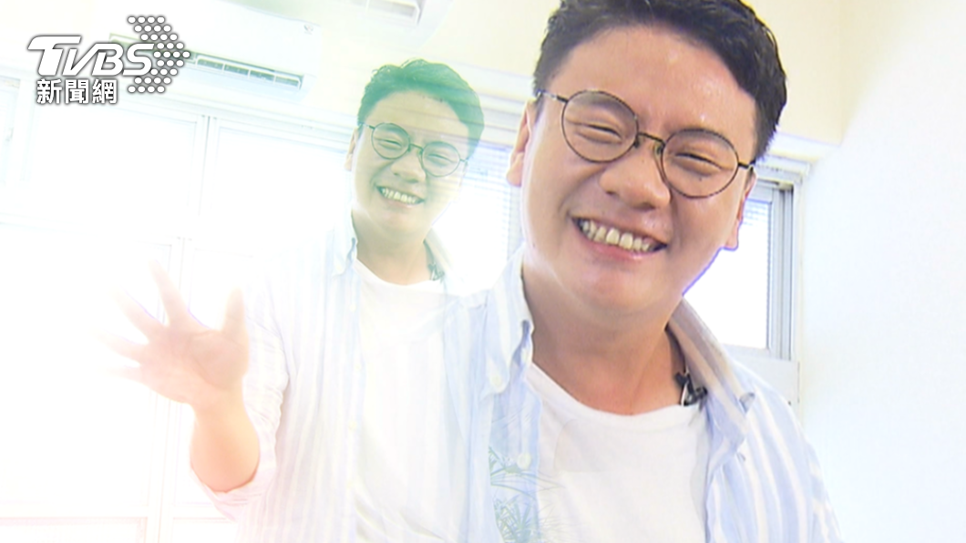 阿翰機智遊戲中大跳KPOP韓舞。（圖／TVBS）