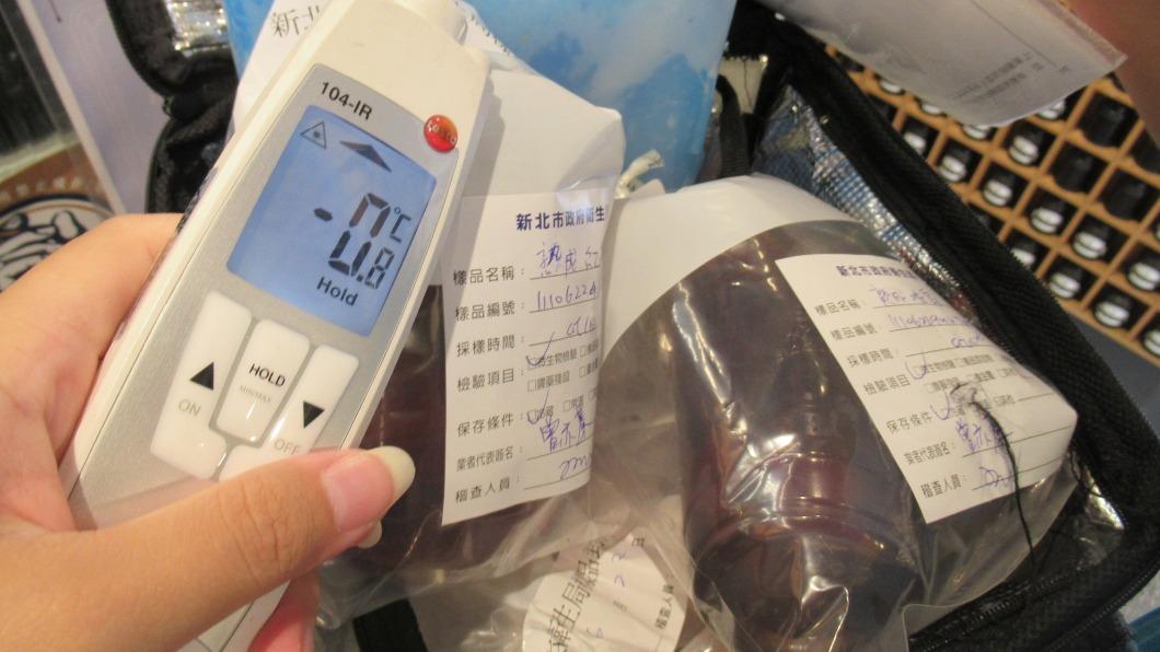 熟成紅茶及熟成冷露複驗不合格。(圖/新北市衛生局提供)