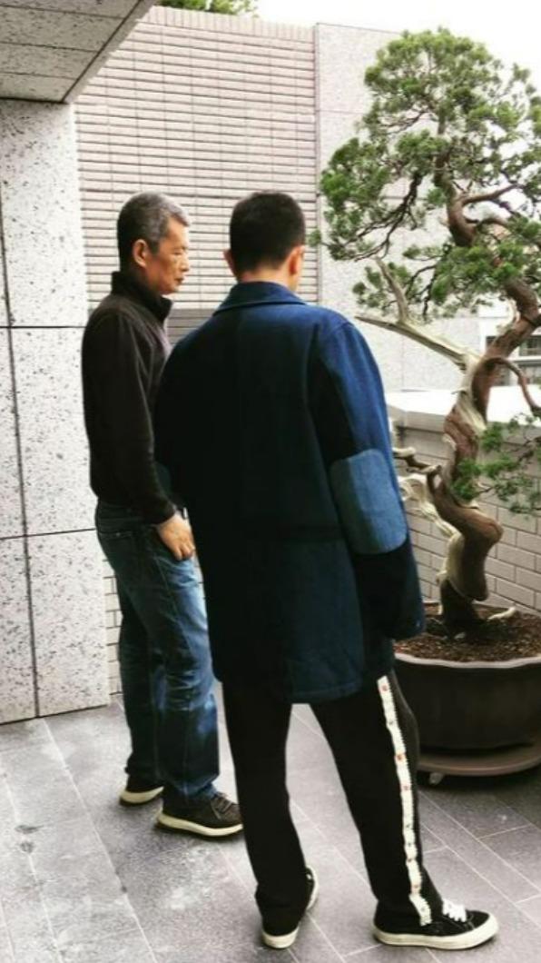 黃妹妹PO出小鬼父子的合照。(圖/翻攝自黃妹妹IG)