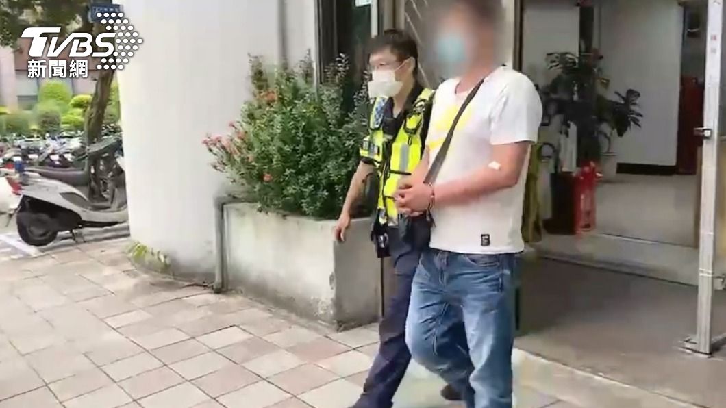 警方將酒駕男送辦。(圖/TVBS)