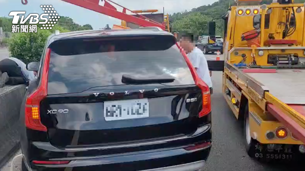 快訊／瑞典坦克「自動駕駛失靈」撞工程車　駕駛、乘客掛彩