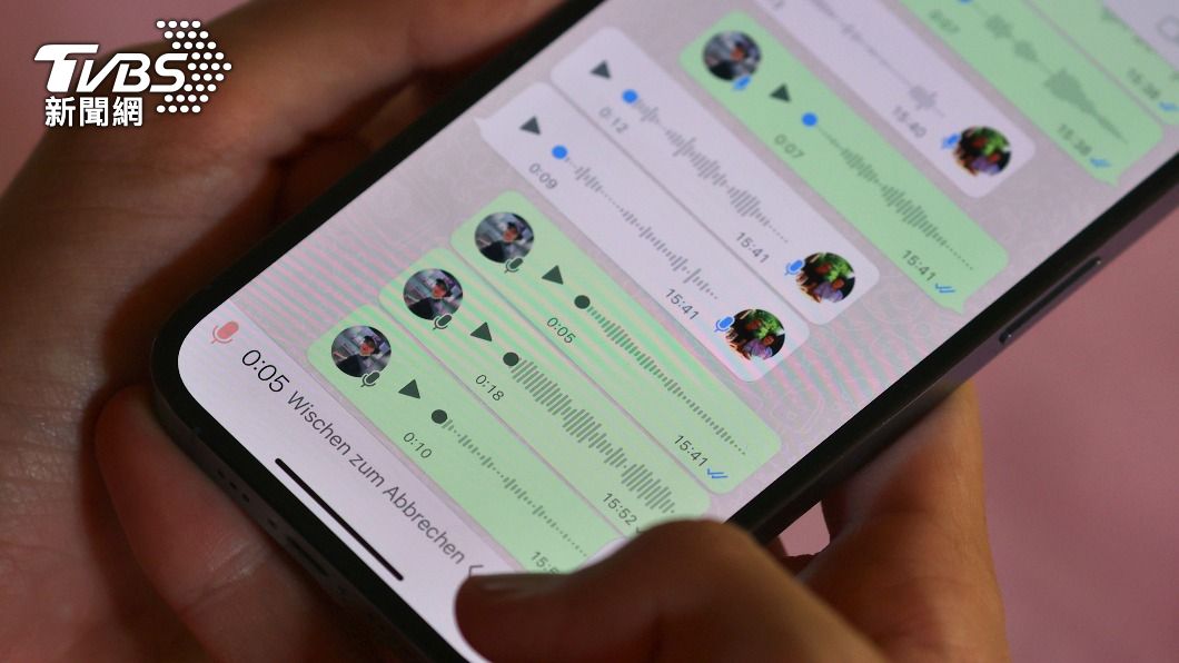 未來Whatsapp的用戶可以選擇悄悄退出群組的功能。(圖/達志影像美聯社)