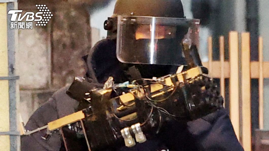 警方搜出山上徹也的自製槍枝。(圖/達志影像美聯社)