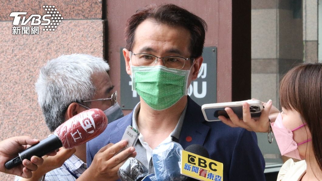 網酸「鄭記消智丸」 他曝數據:論文案對鄭運鵬是利大於弊